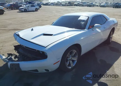 2021 Dodge Challenger Sxt z USA, uszkodzony, nr VIN 2C3CDZAG5MH586461